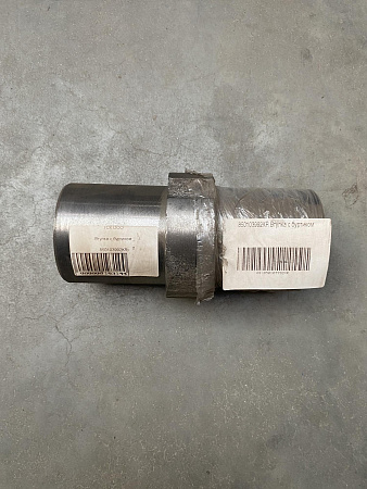 850103992KR Втулка с буртиком 